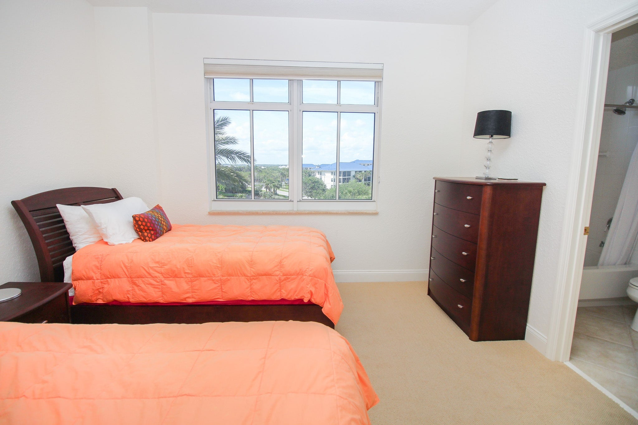 Third bedroom with twin beds