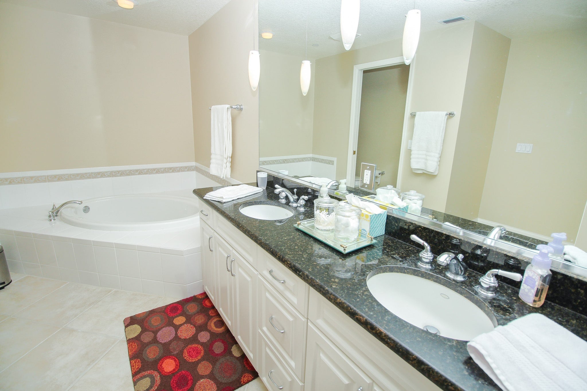 Double sinks in primary bathroom