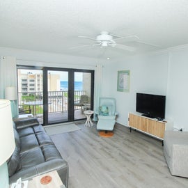 Equipped living room with ocean view