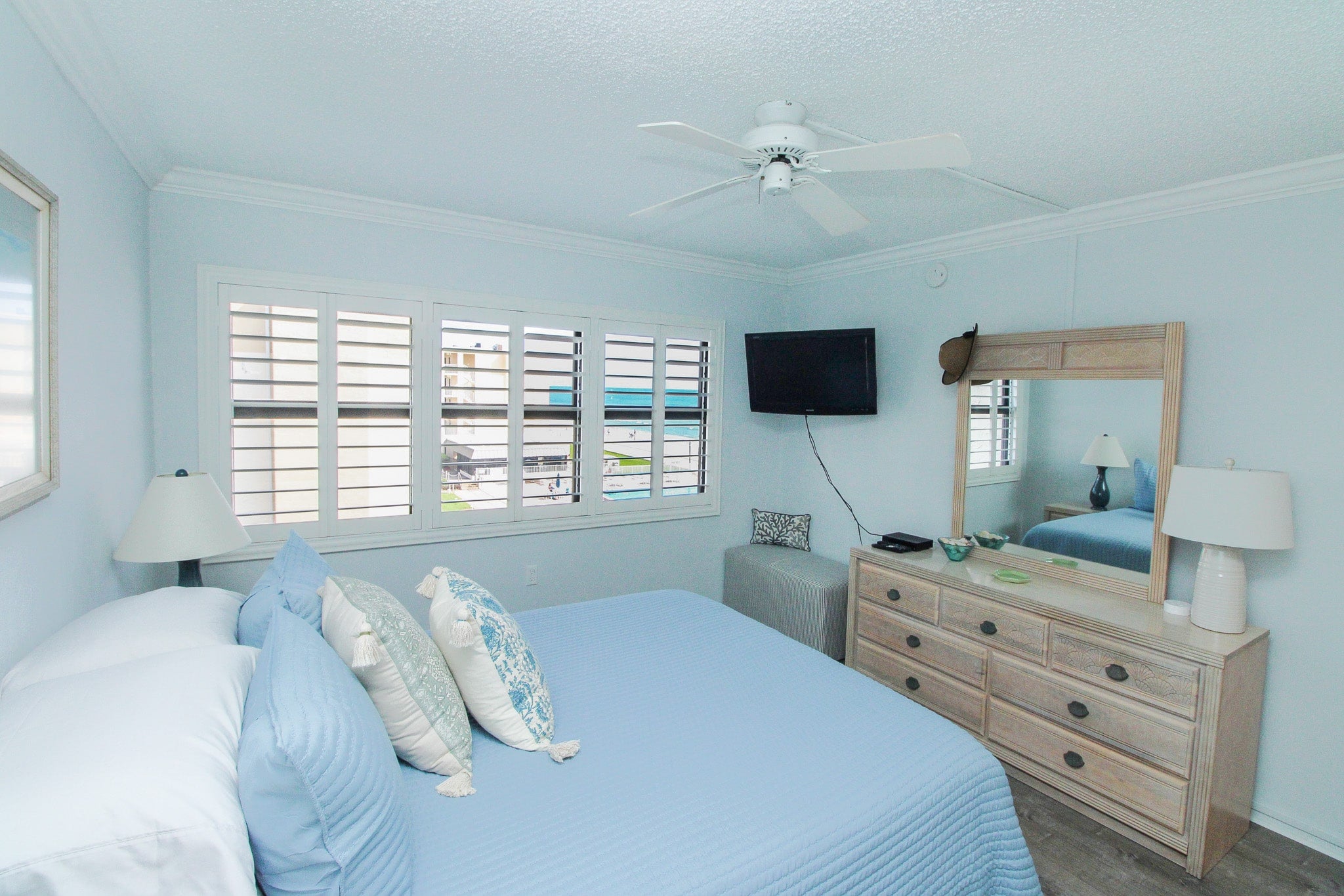 Queen bed in primary bedroom