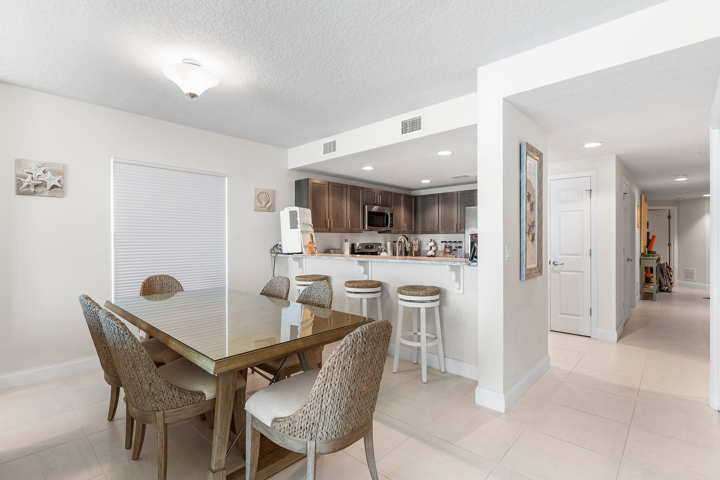 Dining area and counter seating for 3